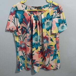 ADRIANNA PAPELL PASTEL FLORAL TOP PERFECT AND BEAUTIFUL LIGHT WEIGHT SIZE L